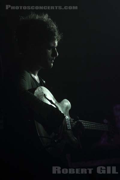 BLACK REBEL MOTORCYCLE CLUB - 2010-05-12 - PARIS - Le Bataclan - Robert Levon Been